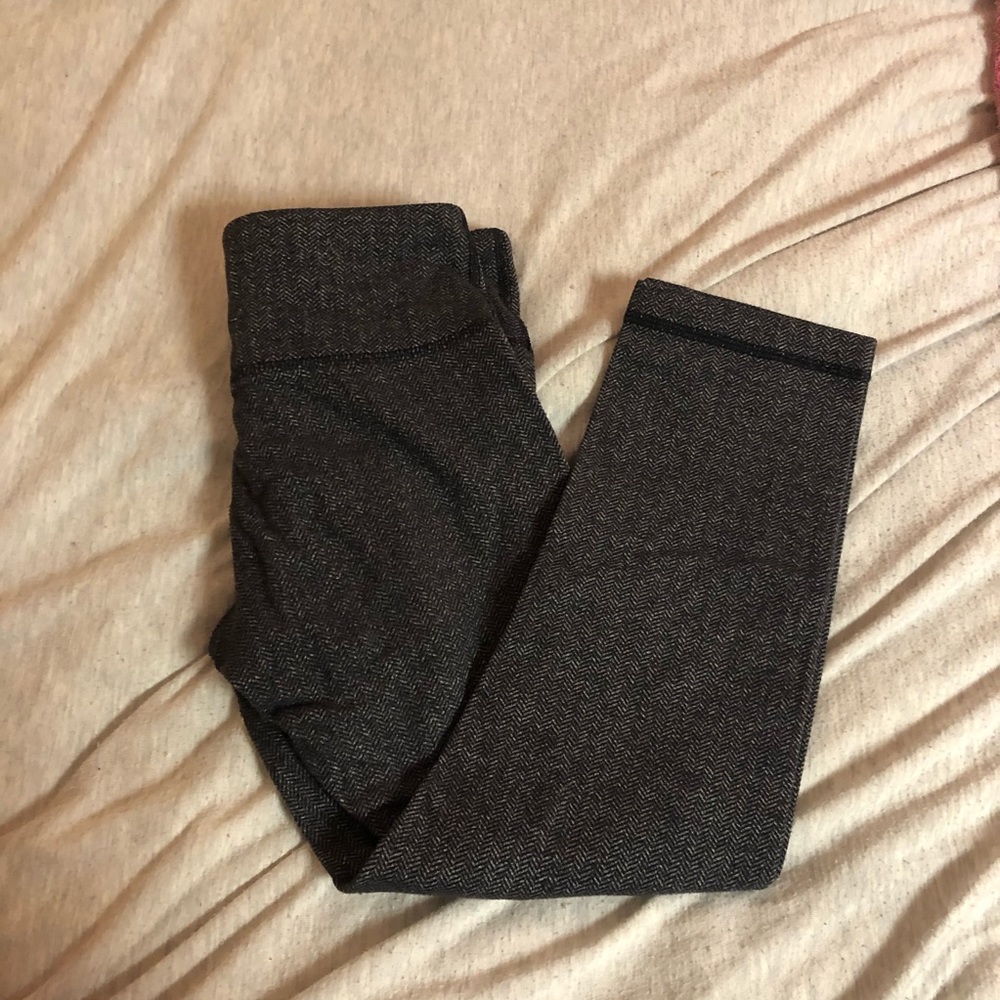 Zigzag pattern Lululemon cropped leggings